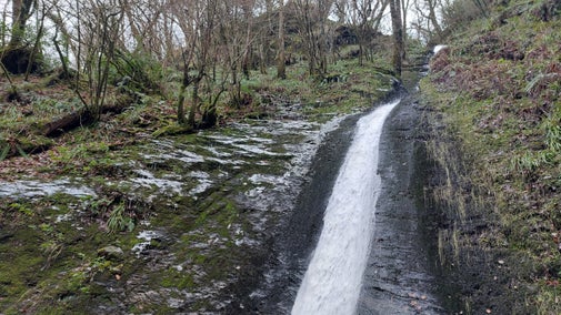 Patches of snow and ice on the rocks around Whitelady Waterfall